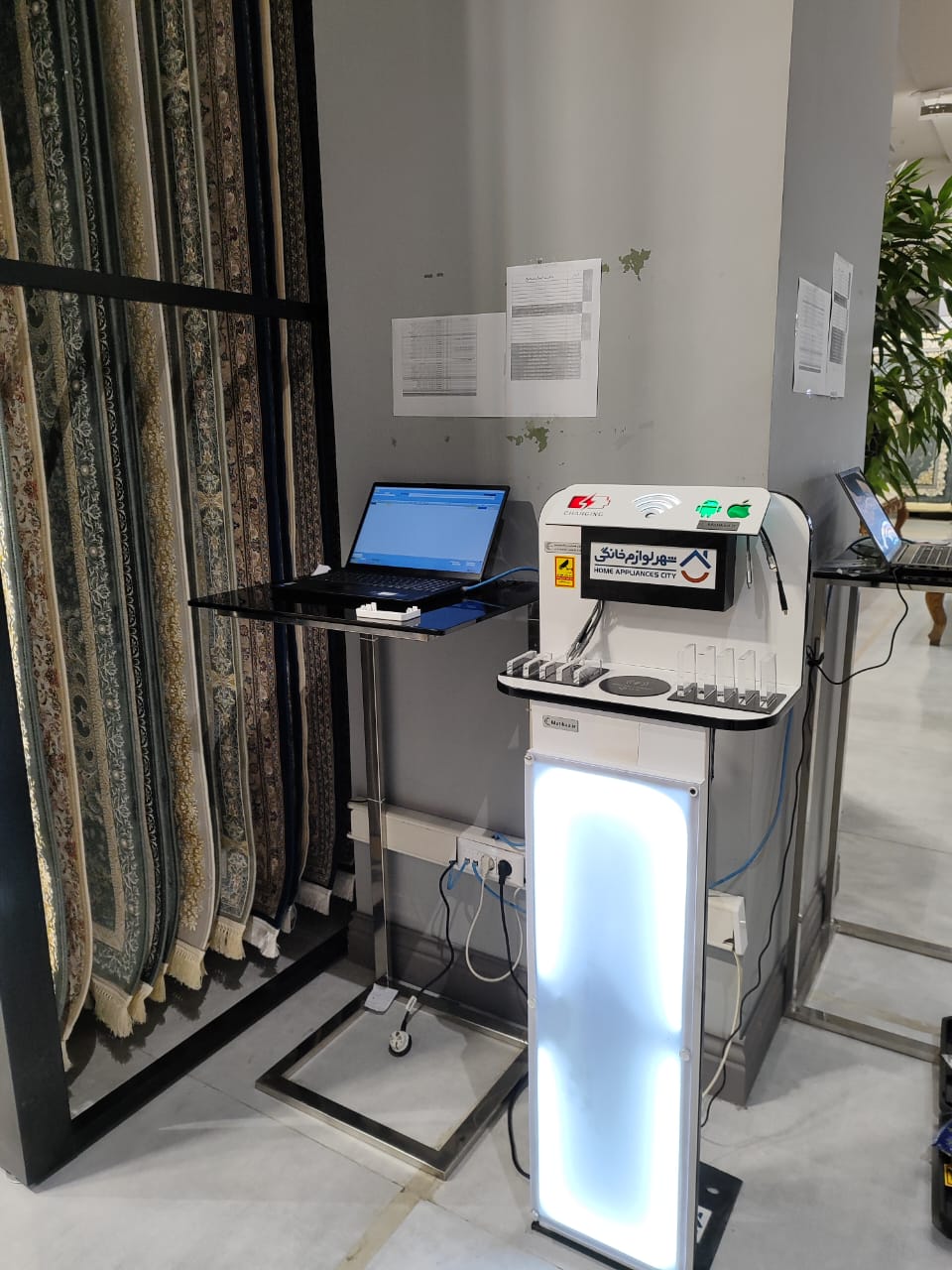  – تابلو اعلانات – تابلو اطلاعات هوشمند – شارژر چندتایی – تابلو اطلاع رسانی – شارژرها پایه دار