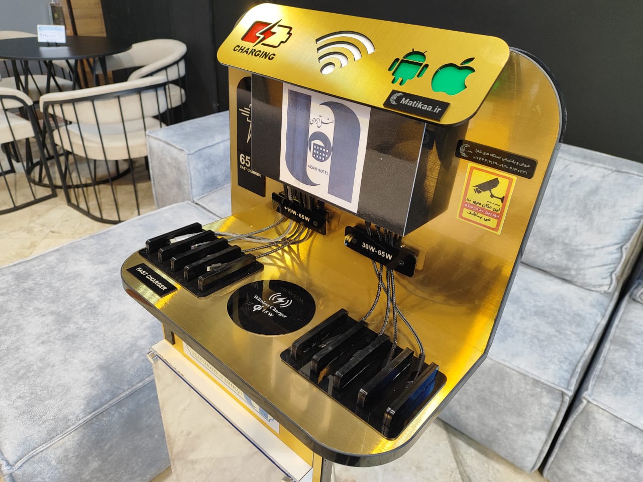   ویژه اماکن عمومی پاورباکس ها به همراه پاورباکس شارژ  دارنده قفلهای دیجیتالی و معمولی شارژر قفلدار و شارژرهای قفل دار دارای شارژرهای مرکزی باکیفیت ویژه شارژرهای امکان عمومی دارای قفل و محافظت شده برای شارژرهای ترمینال و شارژرهای بیمارستان که مجهز به تجهیزات شارژر و کیوسک های شارژ قفلدار شده اند. دارای  شارژرهای هوشمند به همراه تکنولوژی فست شارژ و شارژرهای فست باکسی می‌باشند.