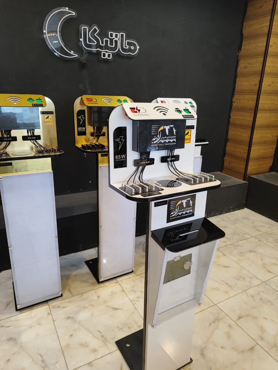 شارژرهای فست    پاورباکس و پاورباکس هوشمند دارای استند و استند تلویزیون دار میباشند. ایستگاههای شارژر دارای قفل دیجیتالی و معمولی به همراه فست شارژ دارای شارژرهای BO و باکس های شارژر موبایل و تبلت هستند.