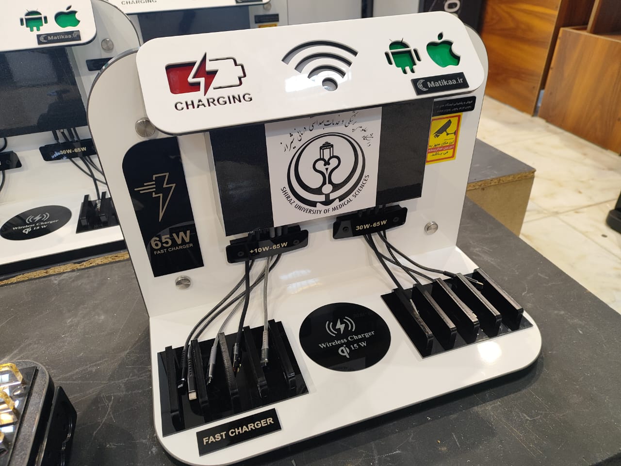 پاورباکسی ویژه اماکن عمومی پاورباکس ها  شارژرهای باکسی  به همراه پاورباکس شارژ  دارنده قفلهای دیجیتالی و معمولی شارژر قفلدار و شارژرهای قفل دار دارای شارژرهای مرکزی باکیفیت ویژه شارژرهای امکان عمومی دارای قفل و محافظت شده برای شارژرهای ترمینال و شارژرهای بیمارستان که مجهز به تجهیزات شارژر و کیوسک های شارژ قفلدار شده اند. دارای  شارژرهای هوشمند به همراه تکنولوژی فست شارژ و شارژرهای فست باکسی میباشند.