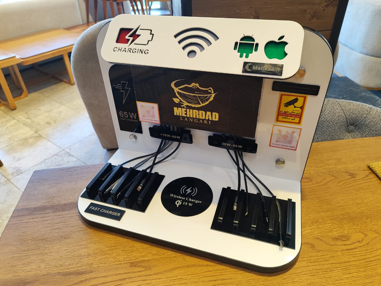 همراه پاورباکس شارژ  شارژرهای باکسی پاورباکسی ویژه اماکن عمومی پاورباکس ها به  دارنده قفلهای دیجیتالی و معمولی شارژر قفلدار و شارژرهای قفل دار دارای شارژرهای مرکزی باکیفیت ویژه شارژرهای امکان عمومی دارای قفل و محافظت شده برای شارژرهای ترمینال و شارژرهای بیمارستان که مجهز به تجهیزات شارژر و کیوسک های شارژ قفلدار شده اند. دارای  شارژرهای هوشمند به همراه تکنولوژی فست شارژ و شارژرهای فست باکسی میباشند.