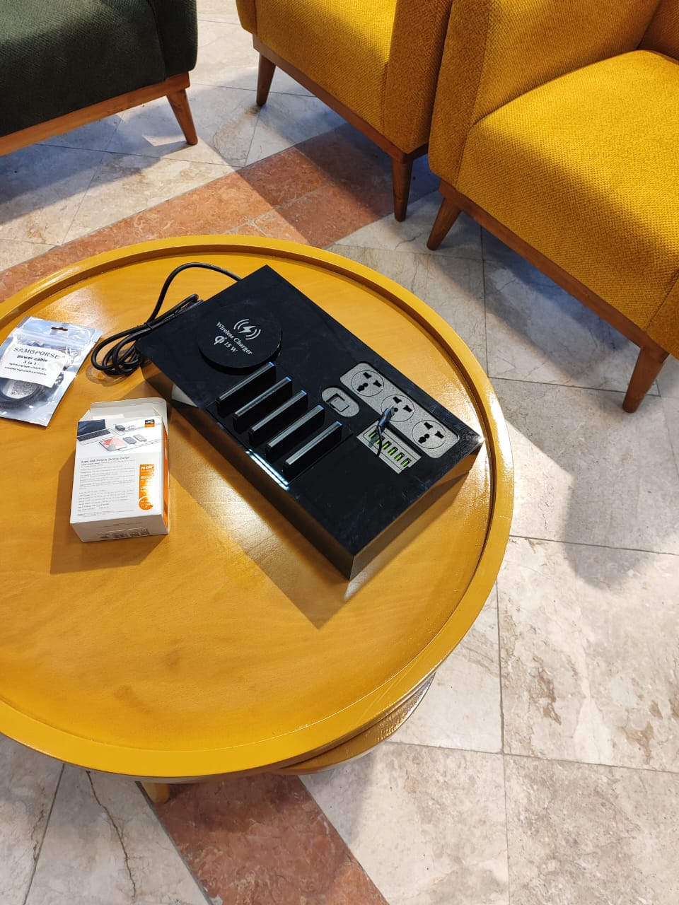 پاورباکس هوشمند دارای استند   شارژرهای فست پاورباکس و  و استند تلویزیون دار میباشند. ایستگاههای شارژر دارای قفل دیجیتالی و معمولی به همراه فست شارژ دارای شارژرهای BO و باکس های شارژر موبایل و تبلت هستند.