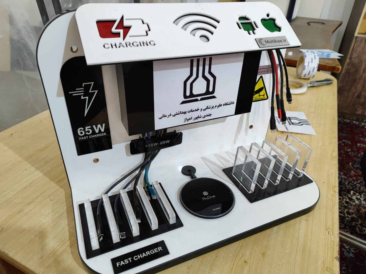 قفلهای دیجیتالی  شارژرهای باکسی پاورباکسی ویژه اماکن عمومی پاورباکس ها به همراه پاورباکس شارژ  دارنده و معمولی شارژر قفلدار و شارژرهای قفل دار دارای شارژرهای مرکزی باکیفیت ویژه شارژرهای امکان عمومی دارای قفل و محافظت شده برای شارژرهای ترمینال و شارژرهای بیمارستان که مجهز به تجهیزات شارژر و کیوسک های شارژ قفلدار شده اند. دارای  شارژرهای هوشمند به همراه تکنولوژی فست شارژ و شارژرهای فست باکسی میباشند.