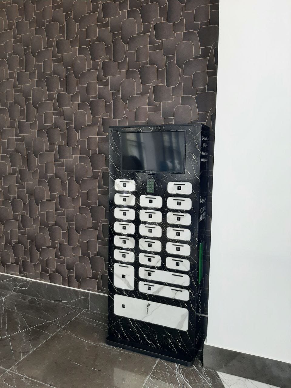 شارژرهای فست پاورباکس و پاورباکس هوشمند دارای استند و استند تلویزیون دار میباشند. ایستگاههای شارژر دارای قفل دیجیتالی و معمولی به همراه فست شارژ دارای شارژرهای BO     شارژرهای فست پاورباکس و پاورباکس هوشمند دارای استند و استند تلویزیون دار میباشند. ایستگاههای شارژر دارای قفل دیجیتالی و معمولی به همراه فست شارژ دارای شارژرهای BO و باکس های شارژر موبایل و تبلت هستند.