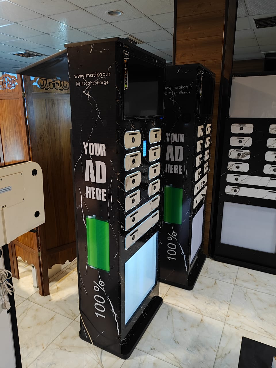 شارژرهای فست پاورباکس و پاورباکس هوشمند دارای استند و استند تلویزیون دار میباشند.      شارژرهای فست پاورباکس و پاورباکس هوشمند دارای استند و استند تلویزیون دار میباشند. ایستگاههای شارژر دارای قفل دیجیتالی و معمولی به همراه فست شارژ دارای شارژرهای BO و باکس های شارژر موبایل و تبلت هستندبه همراه صندوق نذورات