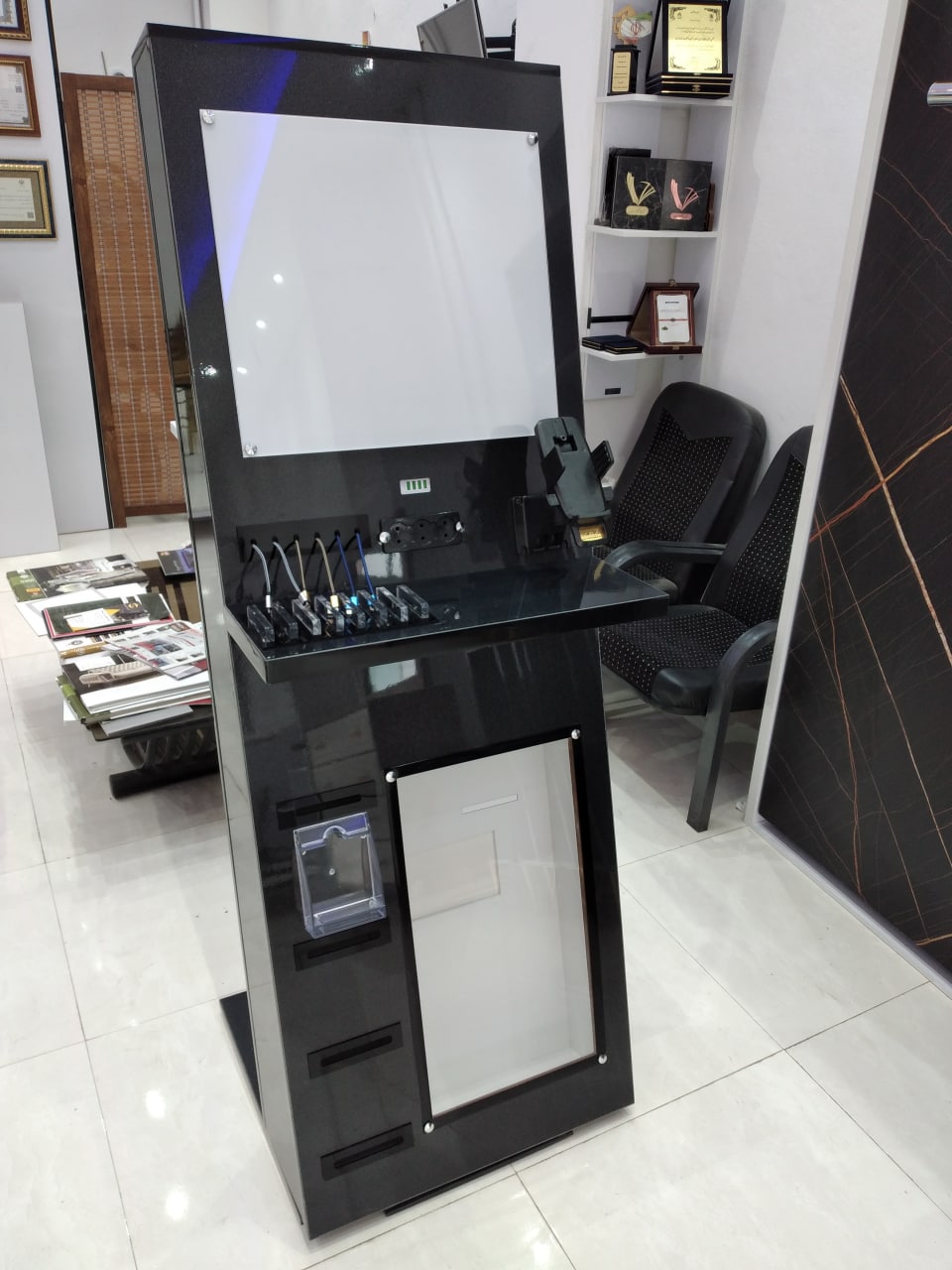   کیوسک شارژ ZL  و جایگاههای بروشور و پایه دستگاه پوز و پایه دستگاه کارتخوان و صندوق نذورات و پریزهای برق